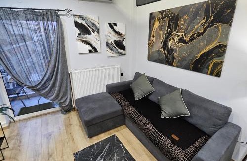 Serres Apartment | Central 3 Modern Apartment with FREE parking