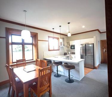 Palmerston North House | Central 3bedroom home