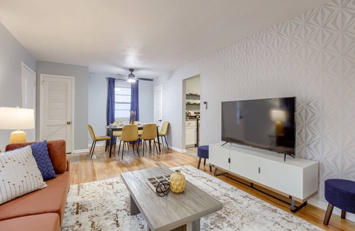 Benson House | Central 4BD Home - Spacious Backyard & Fun Games
