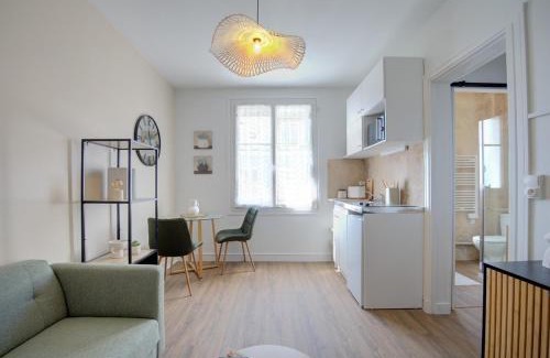 La Fuye-Velpeau Apartment | Central - 800 m Gare - Parking - Climatisé