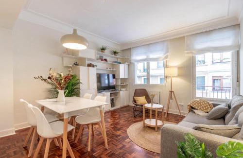Castanos Apartment | CENTRAL AND CHARMING - Guggenheim & Old Town Bilbao