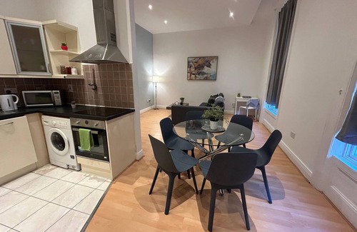 North Wall Apartment | Central Apartment Dublin 1 - 6 sleeping
