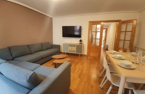 Jaca Apartment | Central Apartment in Jaca - 4 Bedrooms, 2 Bathrooms, Parking Included