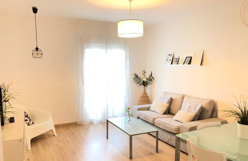 Los Remedios Condo | Central apartment on the banks of the Guadalquivir overlooking the Giralda.