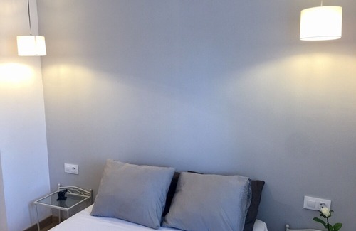Los Remedios Condo | Central apartment on the banks of the Guadalquivir overlooking the Giralda.