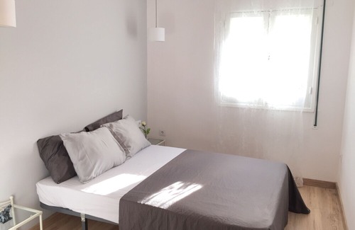 Los Remedios Condo | Central apartment on the banks of the Guadalquivir overlooking the Giralda.