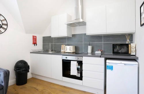 Buckingham Apartment | Central Apt #9 Free Parking + Fast Wifi + SmartTV