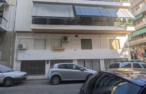Petralona Apartment | Central Athens, 2' to Train, 25' walk to Acropolis