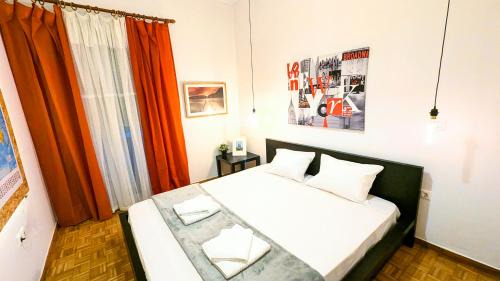 Petralona Apartment | Central Athens, 2' to Train, 25' walk to Acropolis