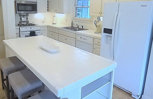 Oakmont Heights House | Central Austin - Blocks From Park, Cafes, Pools Near Downtown, Major Employers