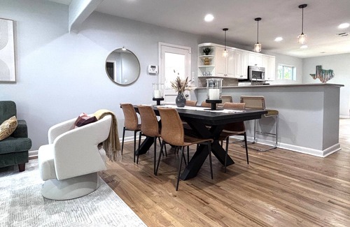 Highland House | Central Austin House in Private Skyview Neighborhood