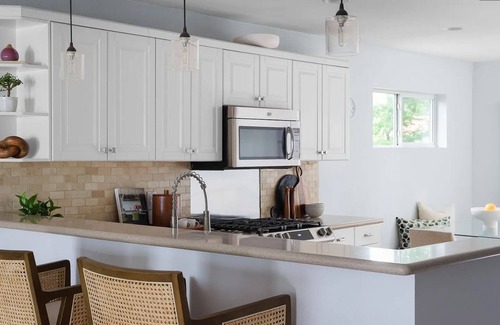 Highland House | Central Austin House in Private Skyview Neighborhood