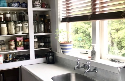 Oneroa Cottage | Central Beach Cottage Oneroa Village best of both worlds so close to everything!