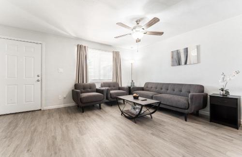 Casa Grande Apartment | Central Casa Grande 2 BR Apt, 3 Beds with Backyard