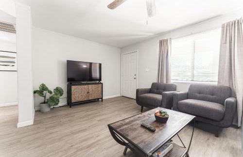 Casa Grande Apartment | Central Casa Grande 2 BR Apt, 3 Beds with Backyard