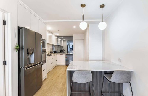 Auckland Central Business District Apartment | Central CBD Apt | Balcony & Parking | Zodiak Stays