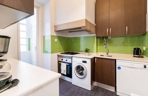 Misericordia Apartment | Central Chiado 1E by Central Hill