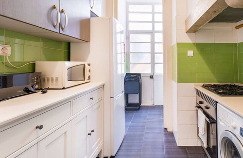 Misericordia Apartment | Central Chiado 1E by Central Hill