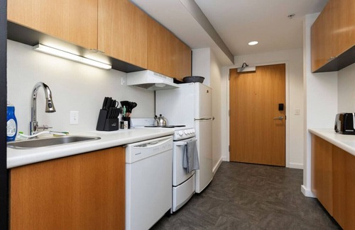 Downtown Des Moines Apartment | Central Comfort - Downtown Studio - Near Court Ave