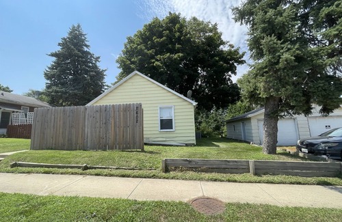 Bloomington House | Central Cottage 1 Bed 1 Bath Home