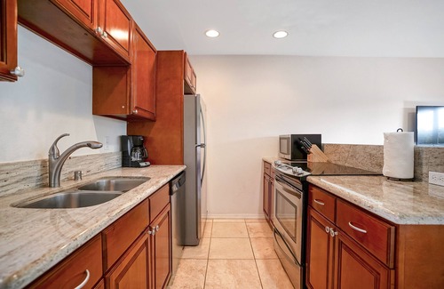 Wailua Condo | Central, Cozy 2 BR (Heart of Kapaa)