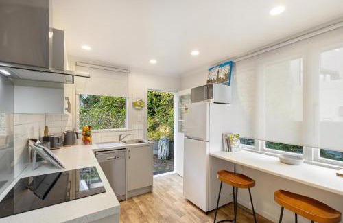 Queenstown City Centre House | Central Cozy 3 Bedroom Home Free Wifi & Parking Flat Walk