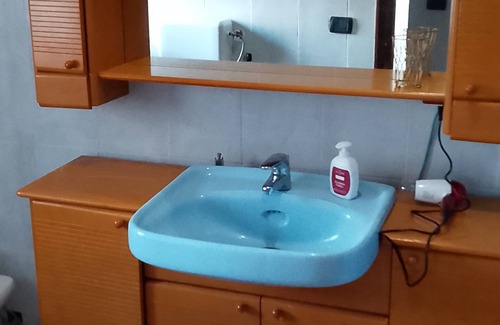 Barriera di Milano House | Central double or shared room 2 steps away from downtown tramway under the house