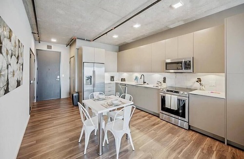 Downtown Nashville Apartment | Central Downtown 1BR w. Views | Petfriendly | Lounge & Spa