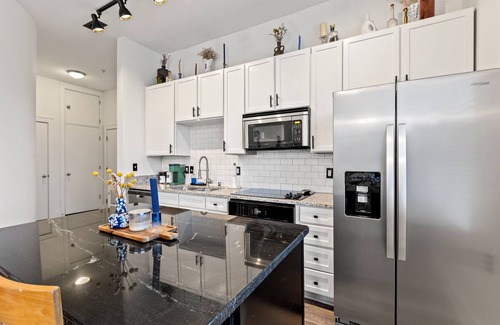 Downtown Condo | Central Downtown Luxury Condo