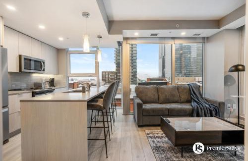 Downtown Edmonton Apartment | Central Downtown near Rogers Sleeps 6 with Two Queen Beds and Parking