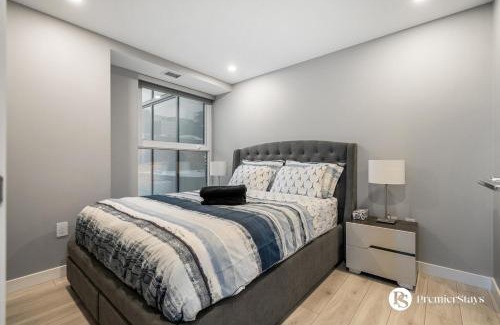 Downtown Edmonton Apartment | Central Downtown near Rogers Sleeps 6 with Two Queen Beds and Parking