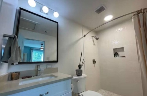 Central East Austin House | Central Eastside Room with Private Bathroom
