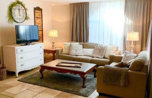 Miramonte House | Central French Charm in Tucson