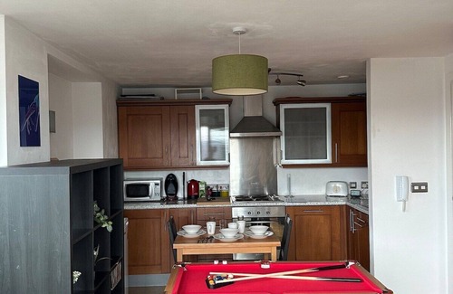 Sheffield City Centre Apartment | Central Flat|Pool Table|Balcony