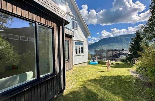 Tromso Apartment | Central Gem: 2 Elektriske Biler, 2/3 Bdrm Familievennlig Tromsø Apt