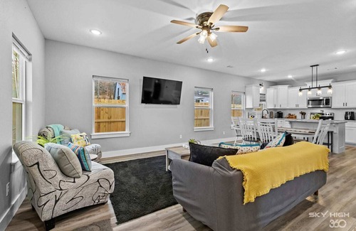 Benton County House | Central Getaway Off of I-49