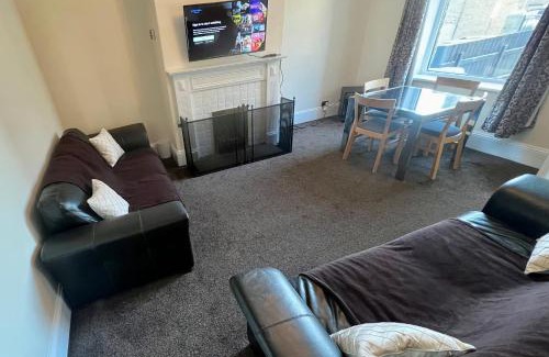 Halifax Apartment | Central Halifax Work & Retreat Base - Two bedroom house - sleeps up to 4 - free parking and internet
