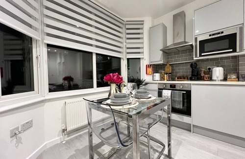 Harrow Apartment | Central Harrow 5 Studio Apartment Block