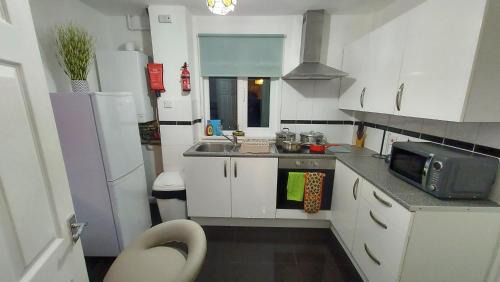 Canterbury Apartment | Central Haven-5bedroom Great For Longer Stays In Canterbury kent!