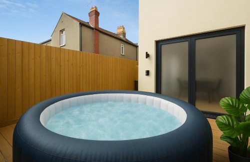 Grangetown House | Central House-16 People+Hot Tub