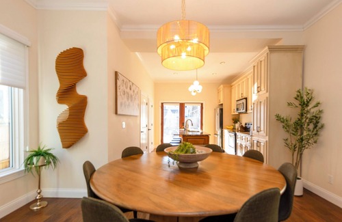 Victorian Village House | Central house location! Private yard w/Firepit, BBQ, 3 Kings, 75" TV, Parking