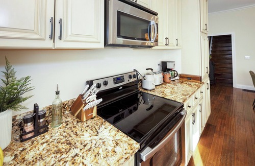 Victorian Village House | Central house location! Private yard w/Firepit, BBQ, 3 Kings, 75" TV, Parking