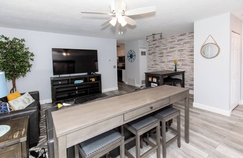 Huron Apartment | Central Huron Modern Apartment