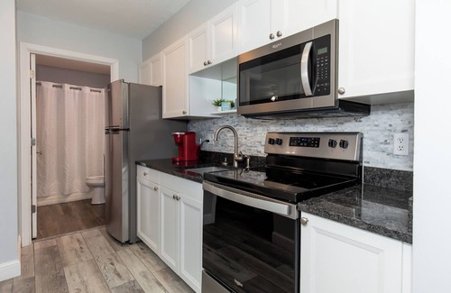 Huron Apartment | Central Huron Modern Apartment