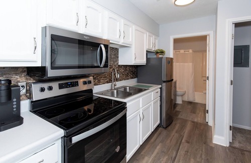 Huron Apartment | Central Huron Modern Apartment !