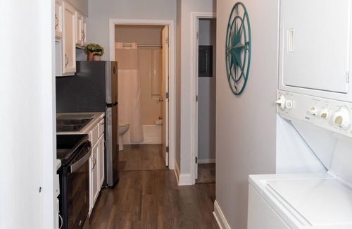 Huron Apartment | Central Huron Modern Apartment !