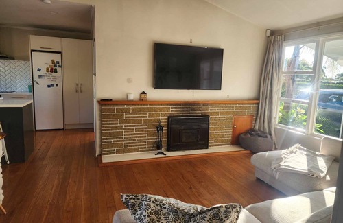 Kerikeri House | Central Kerikeri home. Gym, sauna, firepit,1 Acre.