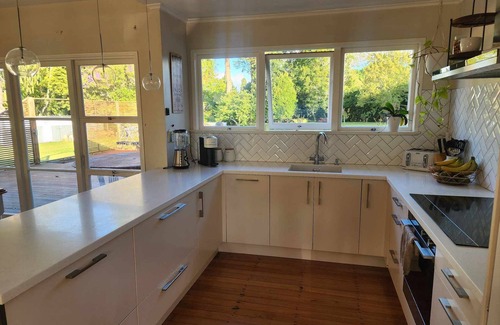 Kerikeri House | Central Kerikeri home. Gym, sauna, firepit,1 Acre.