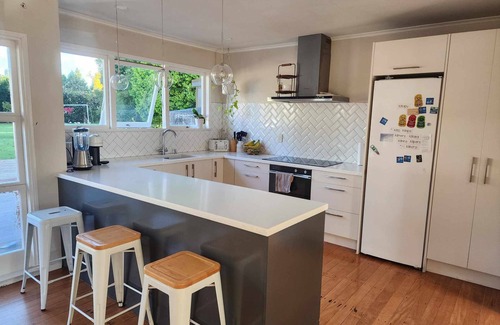 Kerikeri House | Central Kerikeri home. Gym, sauna, firepit,1 Acre.