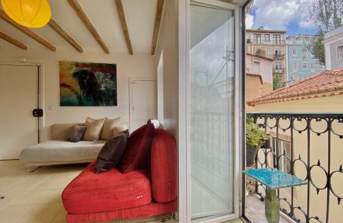Sao Cristovao e Sao Lourenco Apartment | Central Lisbon Balcony Apartment